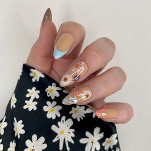 Press on nails Pastel nails Flowers Spring nails Glue on nails Stick on nails False nails Hand painted image 2