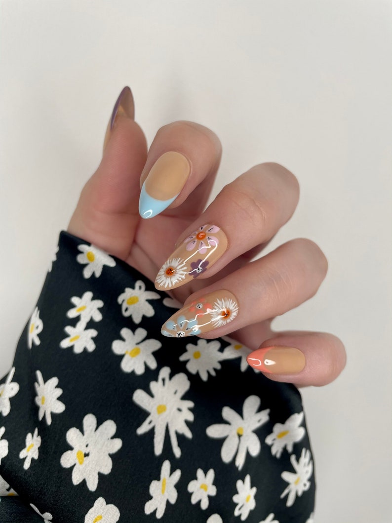 Press on nails Pastel nails Flowers Spring nails Glue on nails Stick on nails False nails Hand painted image 2