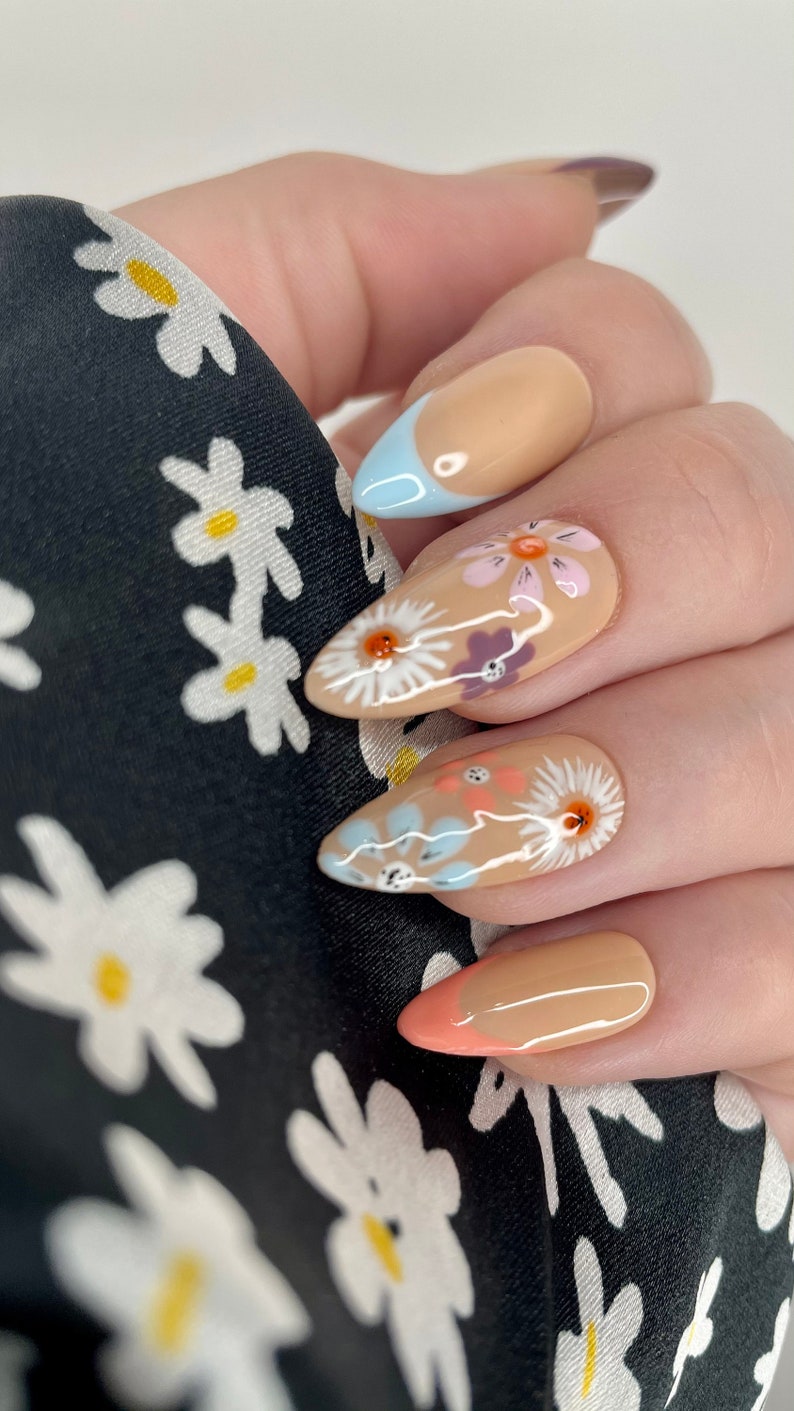 Press on nails Pastel nails Flowers Spring nails Glue on nails Stick on nails False nails Hand painted image 1