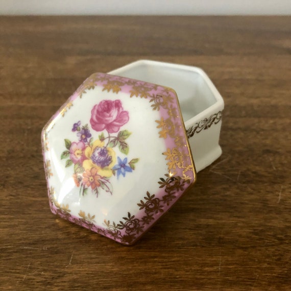 Porcelain on sale ring box