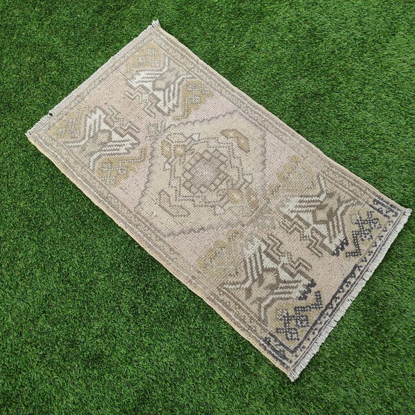 Vintage turkish bath mat rug, small oushak rug, muted oushak rug, 2x4 vintage rug, flatweave hand knotted small rug, home rug, 1'6"x2'9" ft