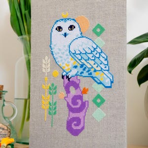 Sneeuwuil kruissteekpatroon - kleurrijke uil XStitch - prachtige vogel borduurwerk - geometrische steek - schattige dieren kruissteekpatroon pdf afbeelding 1