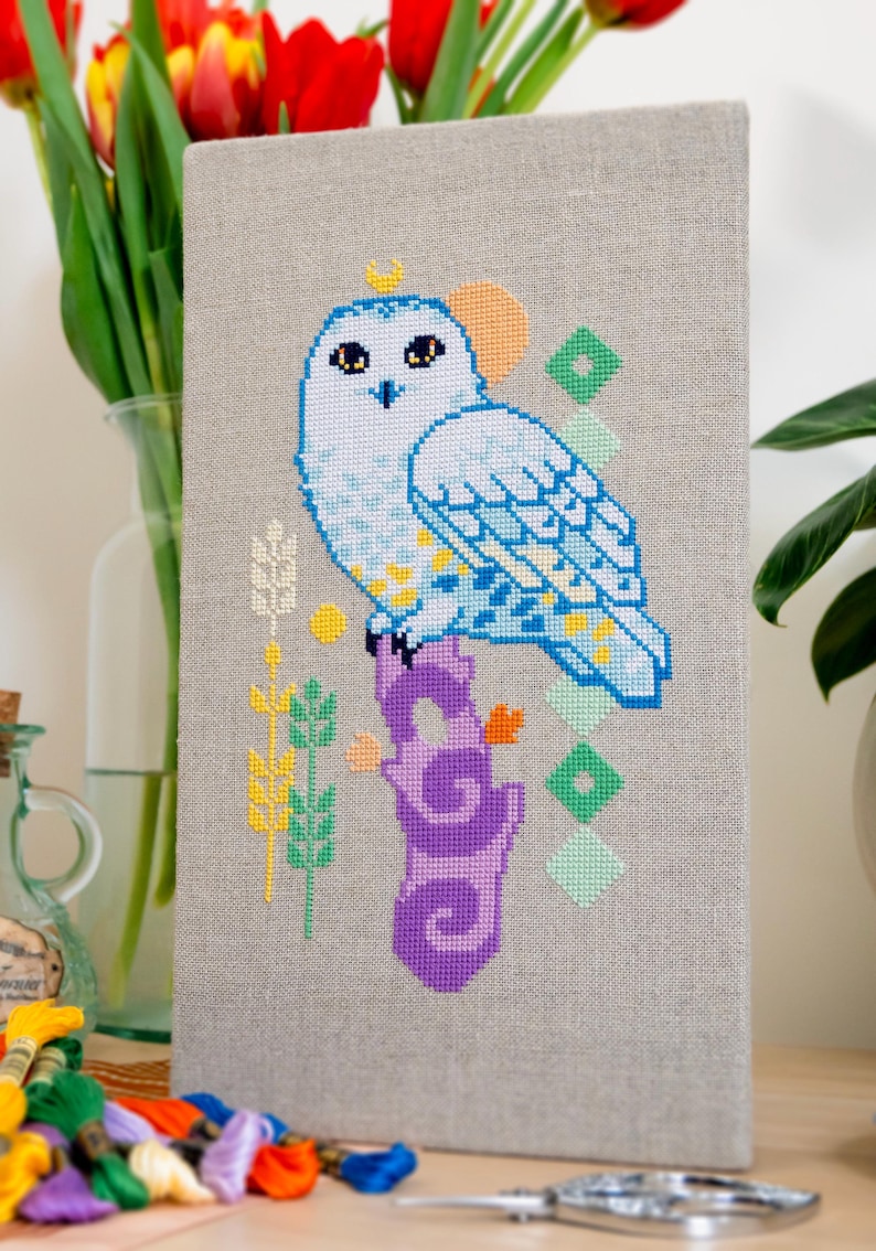 Sneeuwuil kruissteekpatroon - kleurrijke uil XStitch - prachtige vogel borduurwerk - geometrische steek - schattige dieren kruissteekpatroon pdf afbeelding 1