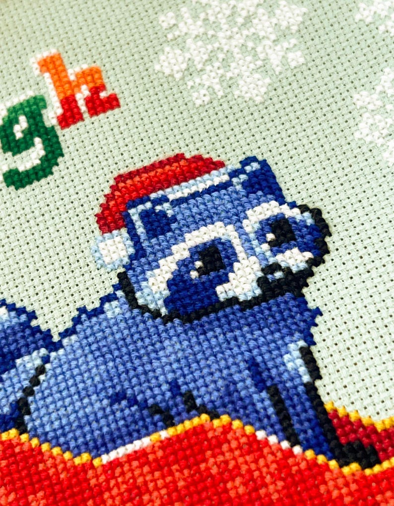 Haft krzyżykowy „Śmieci przez śnieg” – Haft krzyżykowy „Opos i szop” – Zabawny świąteczny wzór XStitch – Wzór krzyżykowy „Zimowe sanie” w formacie PDF zdjęcie 4