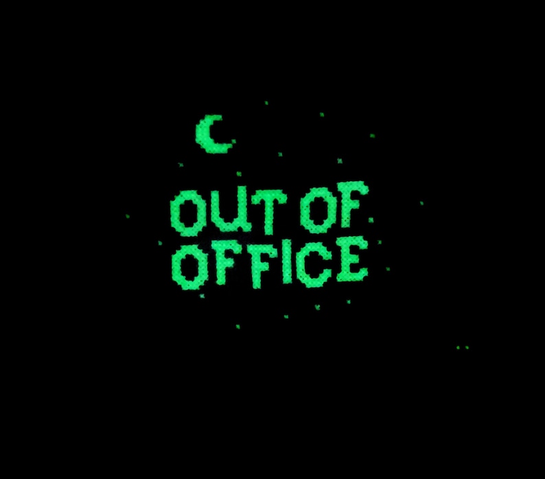 Out Of Office GLOW in the DARK Kreuzstichmuster - Camping Wald Kreuzstich - Galaxie - Gemütliches Feuer - Sommer Kreuzstichmuster PDF Bild 5