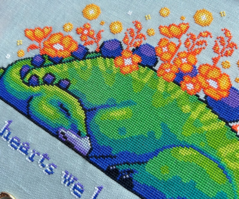 Korsstygnsmönster med Stegosaurus - Dinosaurie XStitch - Att leva i hjärtan vi lämnar bakom sig är inte att dö - Korsstygnsmönster med sorgcitat PDF bild 1
