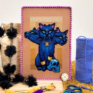 Cerberpuss - Gato Cérbero Ponto Cruz - Cripta Mítica Ponto Cruz - Gato de 3 Cabeças - Padrão de Ponto Cruz da Mitologia Grega Antiga em PDF imagem 2