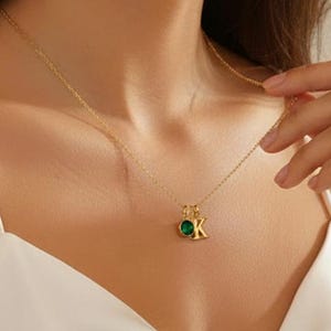 Colar personalizado com pedra de nascimento, colar com inicial personalizada com pedra de nascimento, colar com letras douradas, colar feminino, presente de aniversário para ela