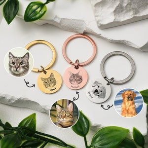 Custom Engraved Pet Portrait Keychain,Dog/Cat Photo Keyring,Dog Mom Memorial Keychain,Cat Portrait KeyChain,Dog Mom Gift,Pet Loss Keychain