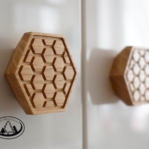 Wooden Hexagonal Handles, Engraved Honeycomb Pattern, Wood Drawer Knobs, Oak Hexa Handle, Wardrobe pulls, Minimalist Handles, Hexa Knobs