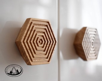 Drewniane sześciokątne uchwyty, Wzór grawerowania drewna, Gałki do szuflad z drewna, Dębowy sześciokątny uchwyt, Minimalistyczne drewniane uchwyty, Gałki do szafek heksagonalnych,