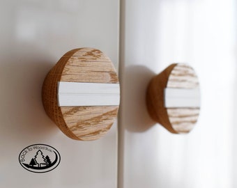 Poignées rondes en bois avec décor argenté simple, boutons de tiroir en bois, poignée ronde en chêne, poignées de garde-robe, poignées en bois minimalistes, bouton d'armoire