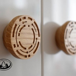 Runde Holzgriffe, graviertes futuristisches Muster, Holzschubladenknöpfe, Eichenkreisgriff, Garderobengriffe, minimalistische Griffe, runde Knöpfe