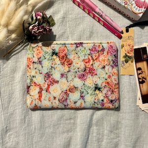 Federmäppchen/Make-up-Tasche/Organizer aus Baumwollstoff, Rosenmuster, gefüttert, mit Reißverschluss