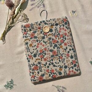 Booksleeve/ book pouch, linen look fabric, floral pattern