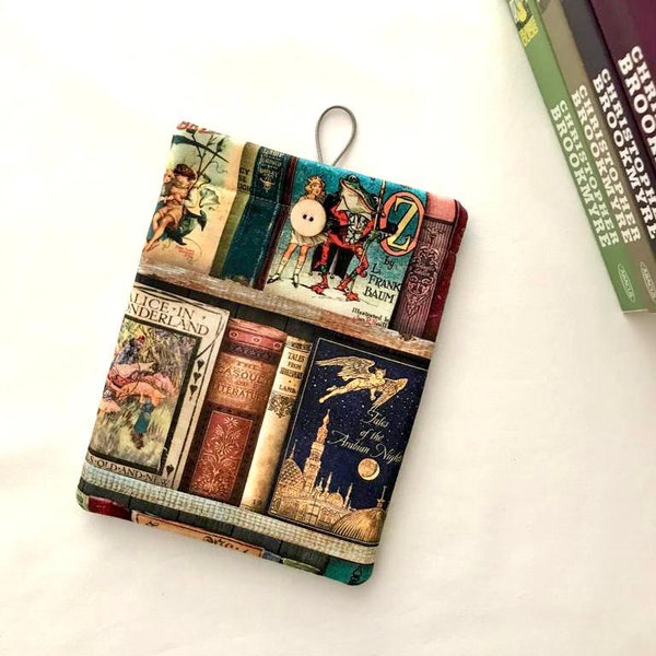 Booksleeve/ pochette pour livres, motif livres/ bibliothèque/ tissu « Library of Rarities » de Robert Kaufman