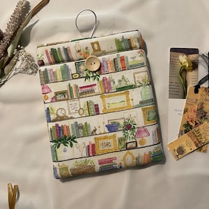 Booksleeve/ book pouch, books motif/ bookshelf