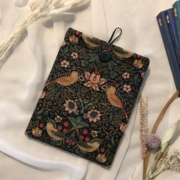 William Morris book pouch- Booksleeve, green Strawberry thief pattern