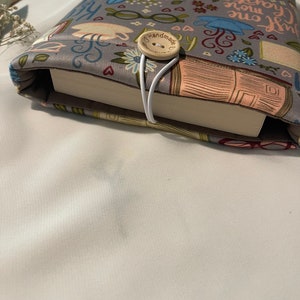 Booksleeve/ book pouch, just one more chapter book pattern image 8