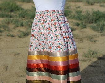 Jupe fleurie à ruban