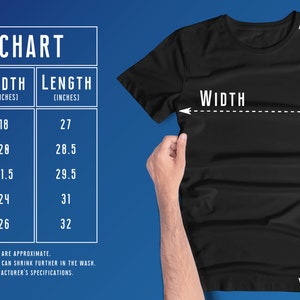 Puede incluir: Tabla de tallas para una camiseta con medidas en pulgadas. La tabla muestra el ancho y la longitud de la camiseta en pulgadas para las tallas S, M, L, XL y XXL. El texto "Las medidas son aproximadas. Las camisetas est&aacute;n preencogidas, pero pueden encogerse m&aacute;s en el lavado. Lavar siempre seg&uacute;n las especificaciones del fabricante." est&aacute; en la parte inferior de la tabla.