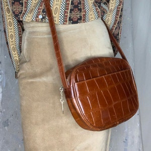 Vintage 80s Brown embossed textured crocodile genuine leather bag with exterior pockets, floral lining with inside zipper pocket