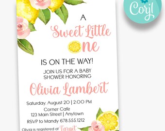 Puede incluir: Una invitación de baby shower blanca con un diseño de limón y flores. El texto dice "A Sweet Little One is on the Way!"  Únete a nosotros para una baby shower en honor a Olivia Lambert. Sábado, 20 de agosto | 2:00 PM Corner Cafe 123 Main Street | Anytown RSVP a Mandy 678.555.1212 Olivia está registrada en Target.