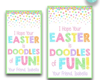 Puede incluir: Dos tarjetas de Pascua imprimibles con un fondo de confeti colorido. Las tarjetas presentan el texto "Espero que tu Pascua sea Doodles de diversión!" con una fuente de garabatos coloridos. El texto "Tu amigo, Isabella" está en la parte inferior de cada tarjeta. Las tarjetas están disponibles en dos tamaños: 2 pulgadas por 3,5 pulgadas y 2,5 pulgadas por 4 pulgadas.
