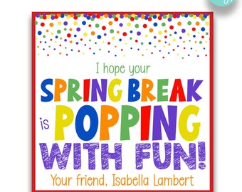 Könnte beinhalten: Eine bunte, druckbare Karte mit Konfetti-Hintergrund und dem Text "Ich hoffe, deine Frühlingsferien sind voller Spaß!" Die Karte enthält auch den Text "Dein Freund, Isabella Lambert" und "Zwei Größen enthalten - 2" x 2" und 3,5" x 3,5"