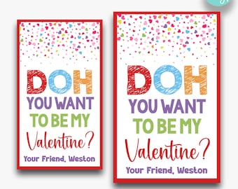 Può includere: Due biglietti di San Valentino con bordo rosso. I biglietti riportano il testo "DOH, YOU WANT TO BE MY Valentine?" in caratteri colorati e giocosi. I biglietti includono il testo "Your Friend, Weston" in basso. La parte superiore dei biglietti è decorata con cuori colorati.