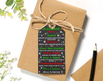 Op de afbeelding: Een bruin ingepakt cadeau vastgebonden met touw, met een zwart label met de woorden "Blessings Mix" en een lijst met kerstlekkernijen en hun symbolische betekenissen. Het label bevat de tekst "Merry Christmas".
