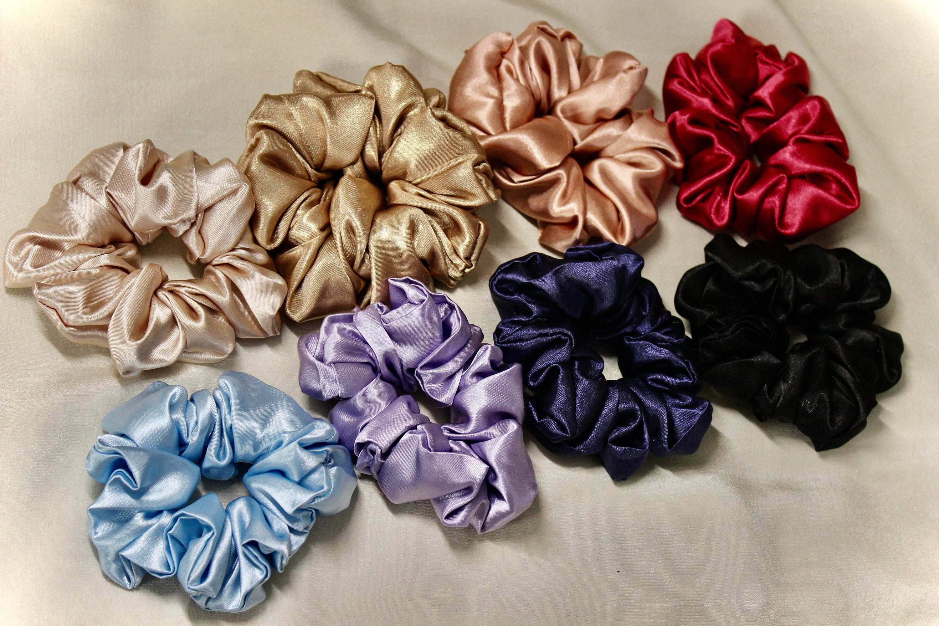 Scrunchie Satin Doré Urban Outfitters – Neuf Avec étiquette
