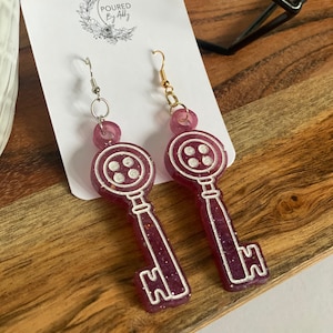 Coraline Button Key Earrings // Button eyes, Horror movie earrings, Coraline other mother earrings, Tim Burton, Scary movie earrings