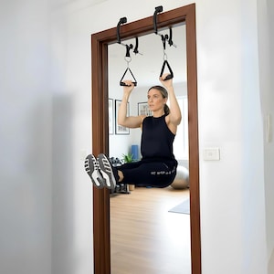 Adjustable Doorframe Pull-Up Bar: No Screws, Width-Lock Design