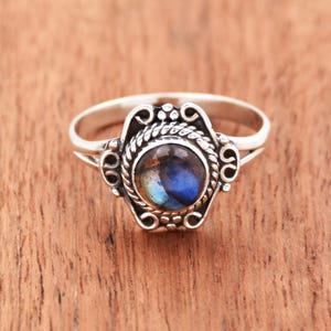 Boho Filigree Labradorite Ring: Sterling Silver Split Band
