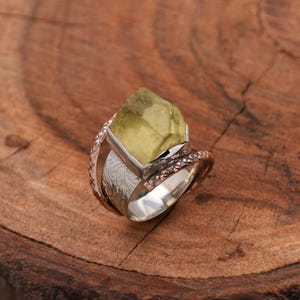 Raw Lemon Quartz Ring 925Sterling Silver Ring Textured Band Ring Raw Gemstone Ring Two Tone Ring Lemon Topaz Ring Designer Ring Gift for Her