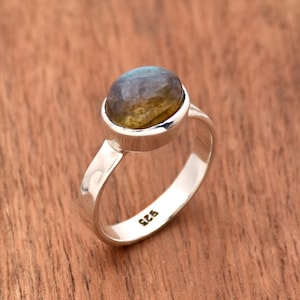 Oval Labradorite Ring: Hammered 925 Sterling Silver Boho Ring