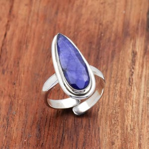 Handgjord droppformad blå safirring: Justerbar sterlingsilver