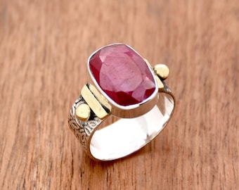 Facettierter indischer Rubinring, zweifarbige Sterlingsilber-Strukturband