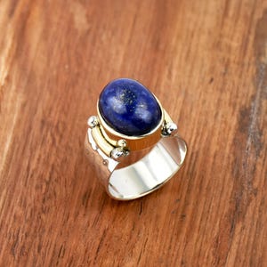 Natürlicher Lapis Lazuli Ring 925 Sterling Silber Ring, Oval Lapis Ring Gehämmerter Ring, zweifarbiger Ring, Frauenringe, Verlobungsring, Geschenk für sie