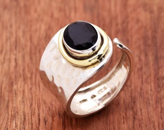 Anillo de plata de ley con ónix negro: anillo bohemio ajustable, hecho a mano y martillado.