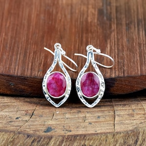 Pendientes colgantes de rubí indio, joyería con piedra ovalada, pendientes artesanales, piedra de nacimiento de julio