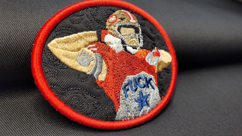 Parche termoadhesivo bordado de George Kittle: Homenaje a los 49ers (10 x 8,6 cm) imagen 3