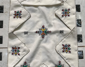 夏のテーブルに！　モロッコ王室御用達＊フェズ刺繍テーブルクロス＋ナプキン8枚 モロッコハンドメイド&クラフト手刺繍ハンカチナプキンテーブルセンター