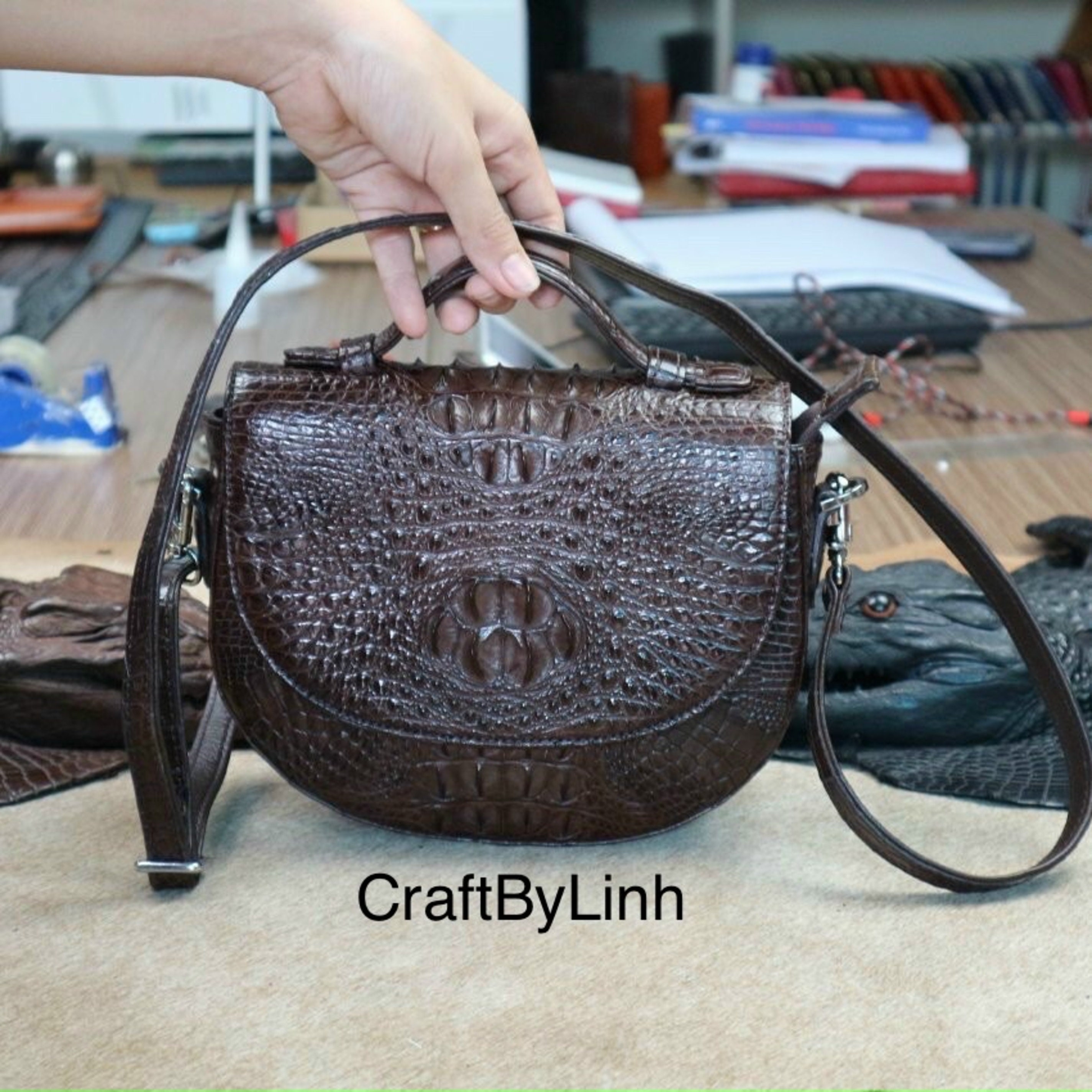 Utility Crossbody Crocodilien Brillant - Handbags