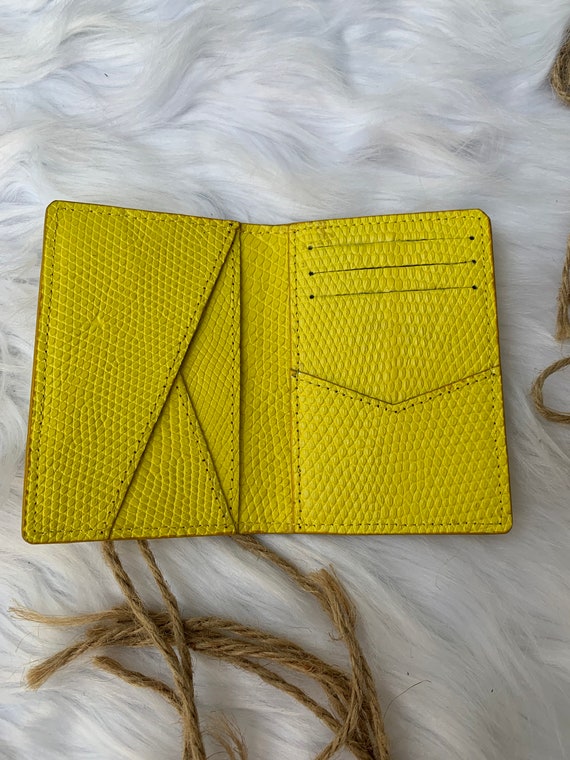 ★you a use★ Wonder wallet (Lizard yellow) Wonder wallet (Lizard yellow) - 감도 깊은 취향 셀렉트샵 29CM