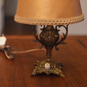 Vintage table lamp Midcentury lamp. lamp moderniste