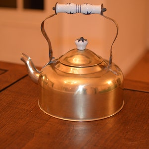 Antique Hammered Copper Tea Kettle,. Nwve used...
