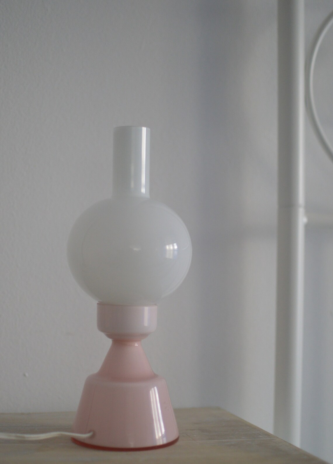 Vintage Mid-Century opaline Milk Glass, photo 4 of 5