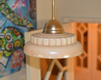 Vintage art deco lamp 1920/30. opaline glass
